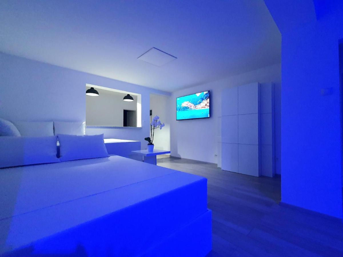 Penthouse Jacuzzi & Pool Apartmants Опатия Екстериор снимка