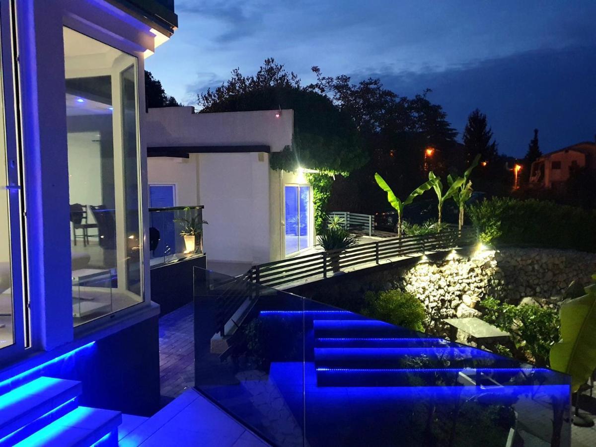 Penthouse Jacuzzi & Pool Apartmants Опатия Екстериор снимка