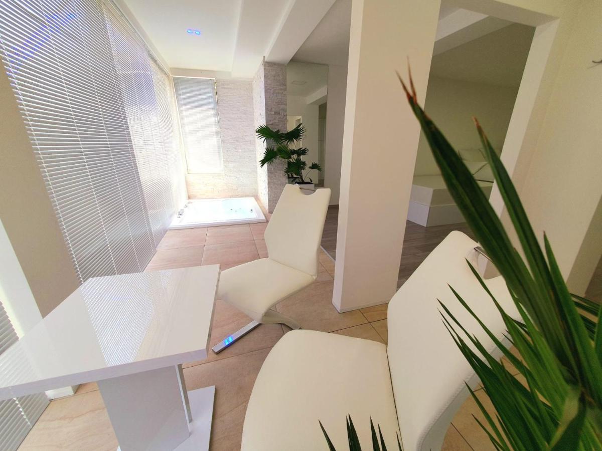 Penthouse Jacuzzi & Pool Apartmants Опатия Екстериор снимка