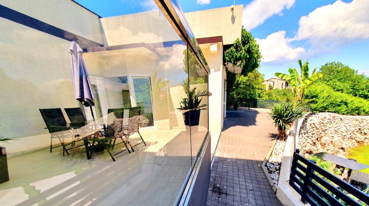 Penthouse Jacuzzi & Pool Apartmants Опатия Екстериор снимка