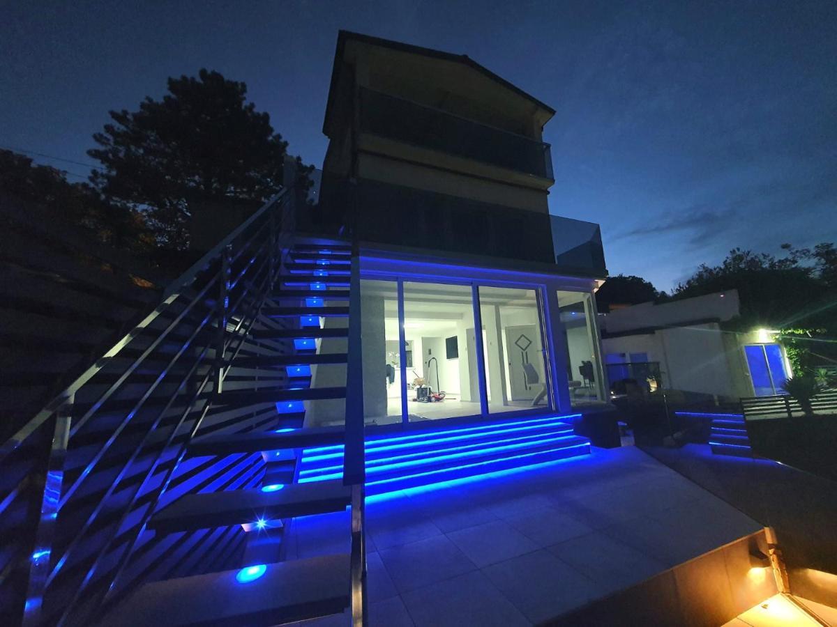Penthouse Jacuzzi & Pool Apartmants Опатия Екстериор снимка
