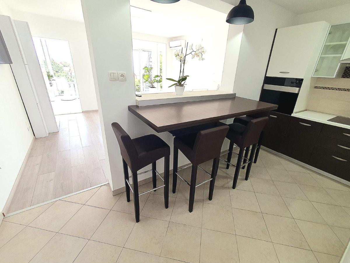 Penthouse Jacuzzi & Pool Apartmants Опатия Екстериор снимка