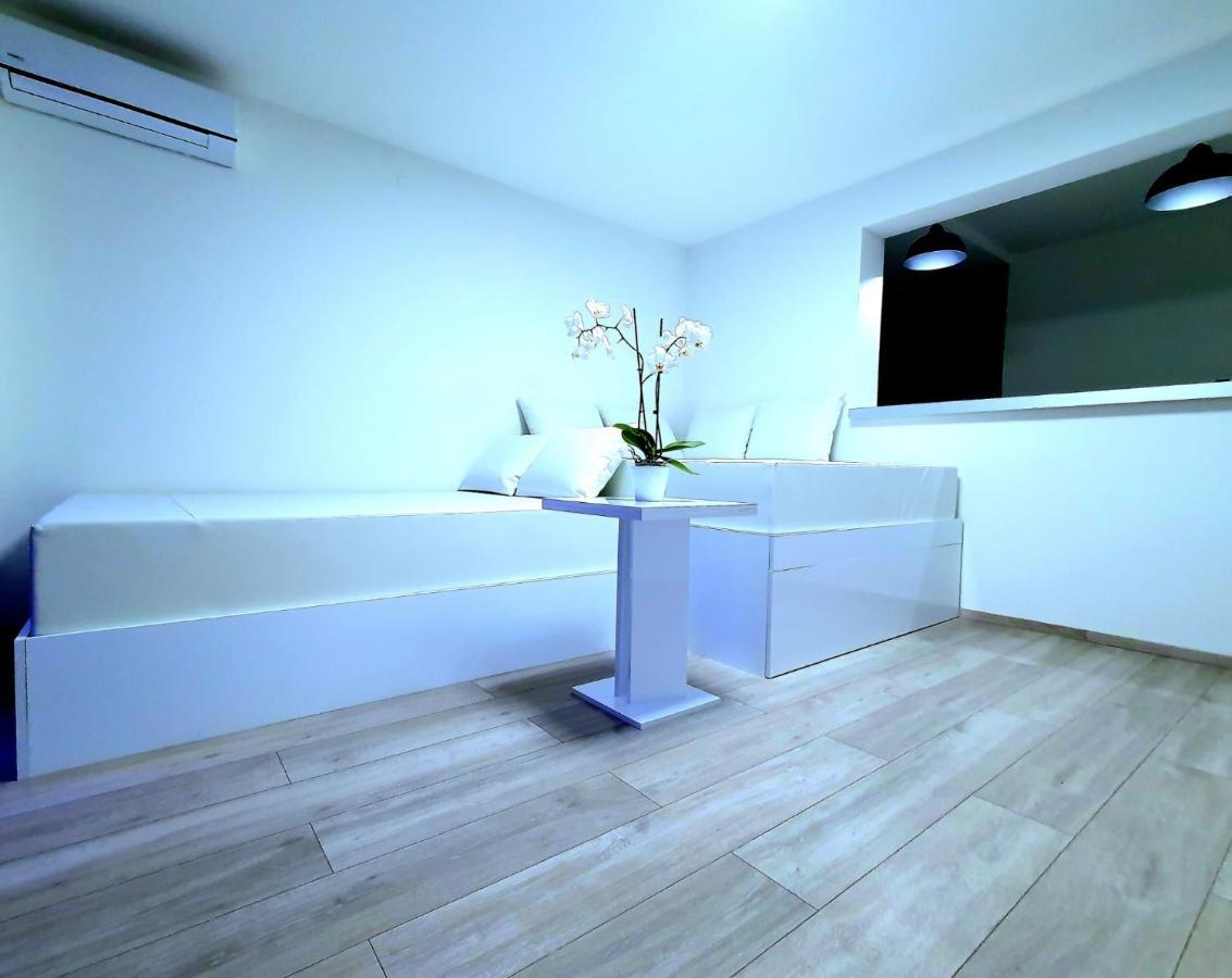 Penthouse Jacuzzi & Pool Apartmants Опатия Екстериор снимка