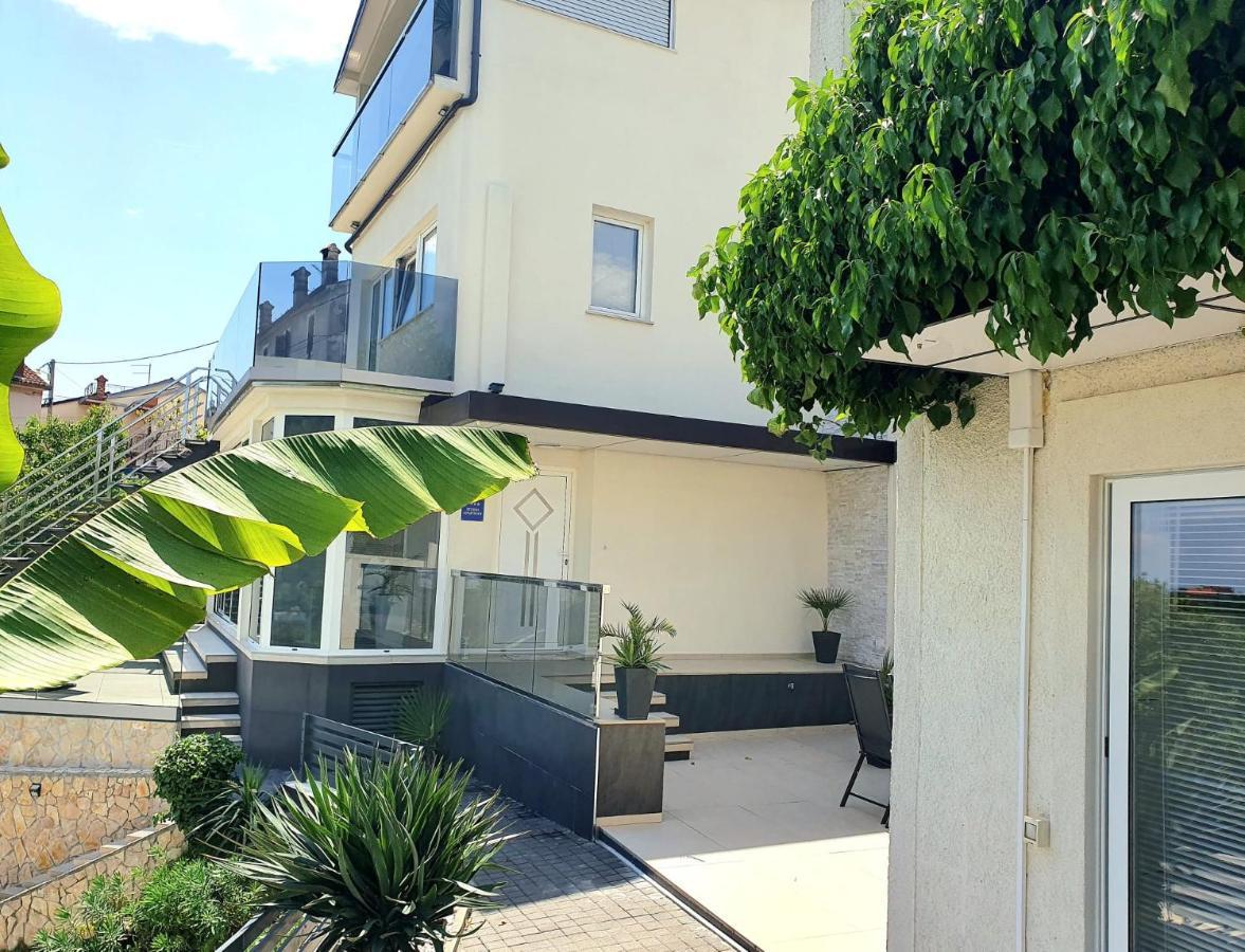 Penthouse Jacuzzi & Pool Apartmants Опатия Екстериор снимка