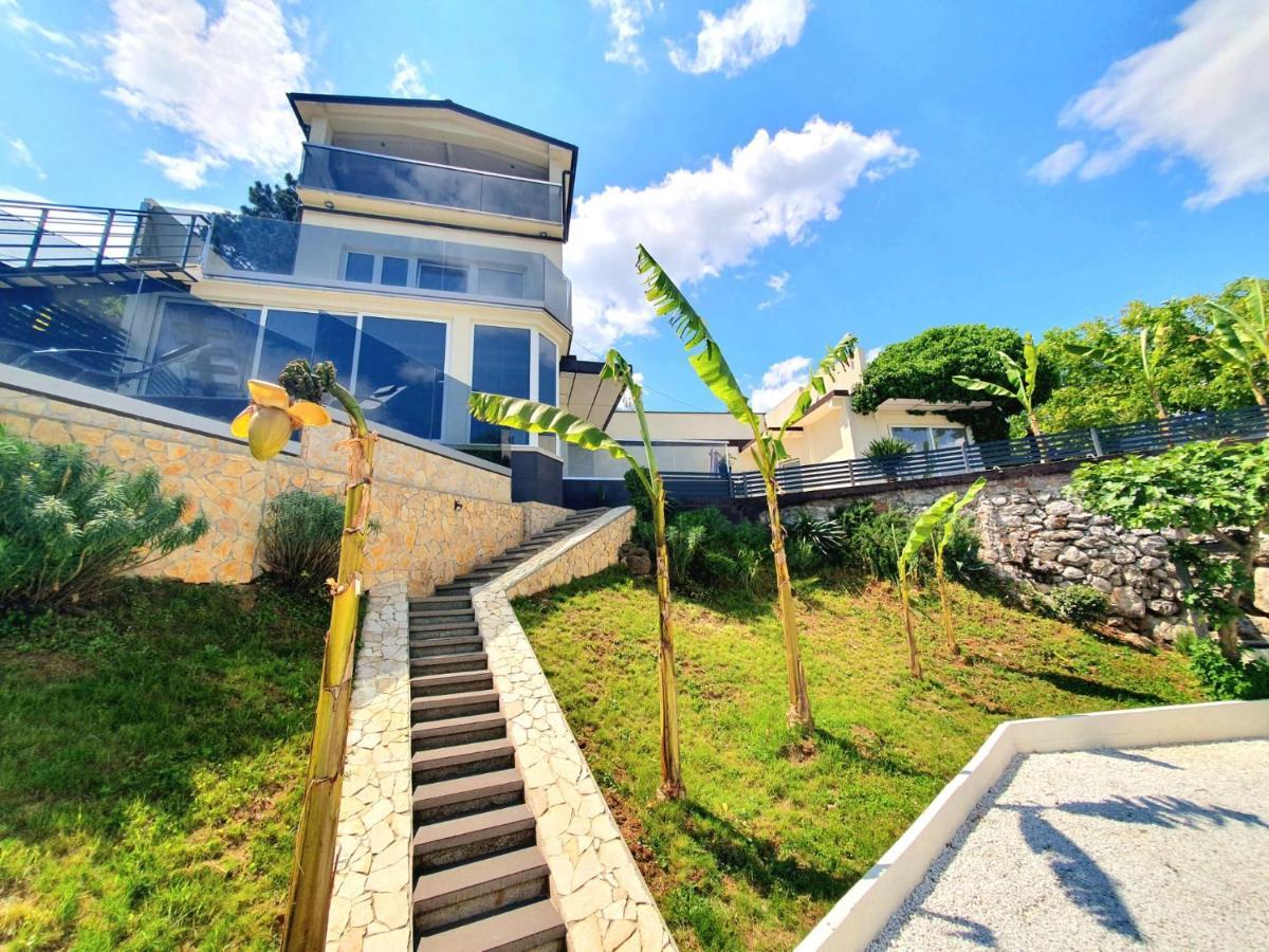 Penthouse Jacuzzi & Pool Apartmants Опатия Екстериор снимка