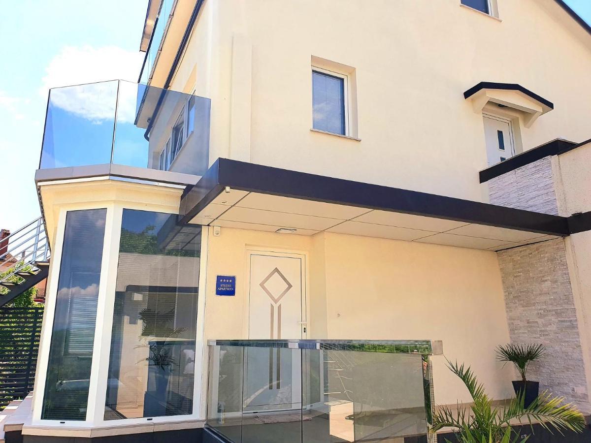 Penthouse Jacuzzi & Pool Apartmants Опатия Екстериор снимка