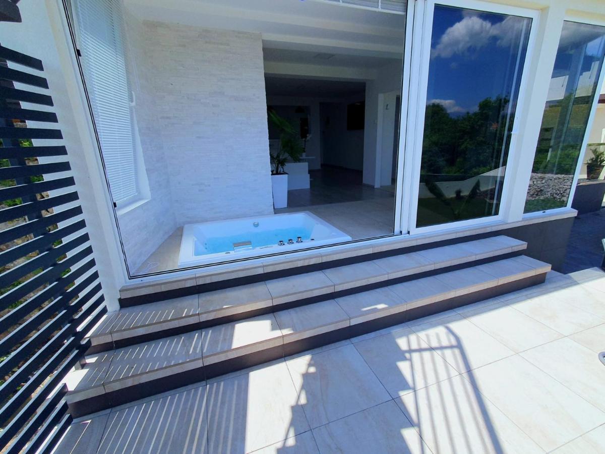 Penthouse Jacuzzi & Pool Apartmants Опатия Екстериор снимка