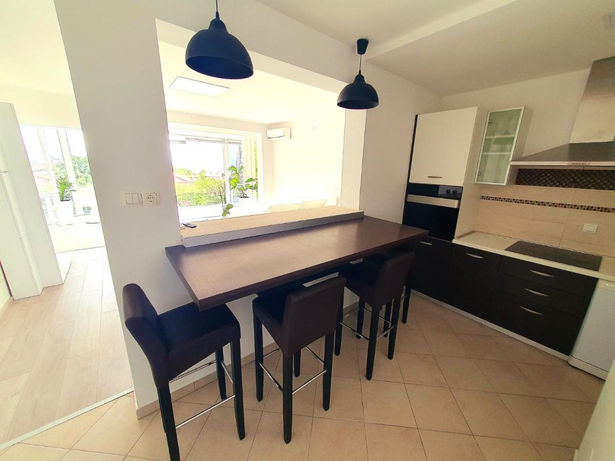 Penthouse Jacuzzi & Pool Apartmants Опатия Екстериор снимка