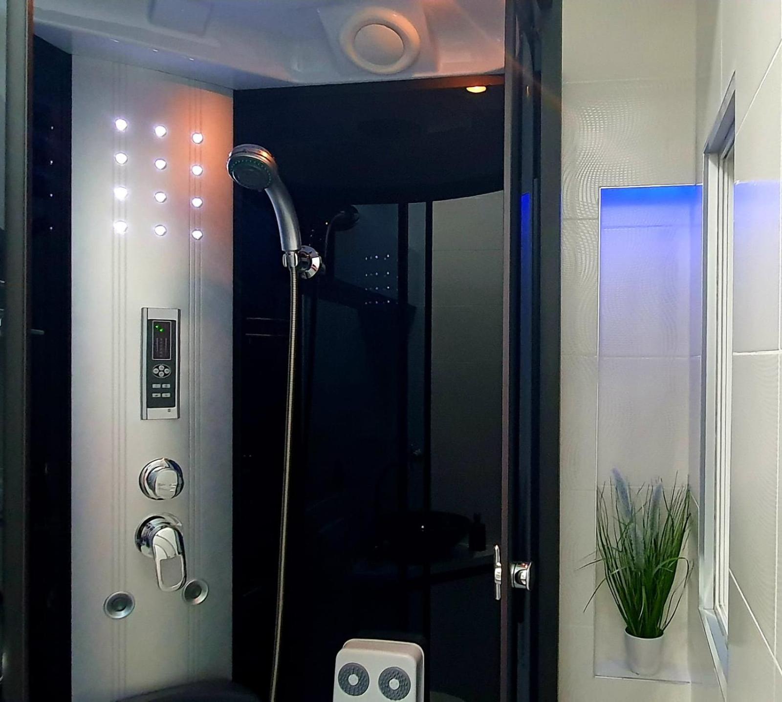 Penthouse Jacuzzi & Pool Apartmants Опатия Екстериор снимка