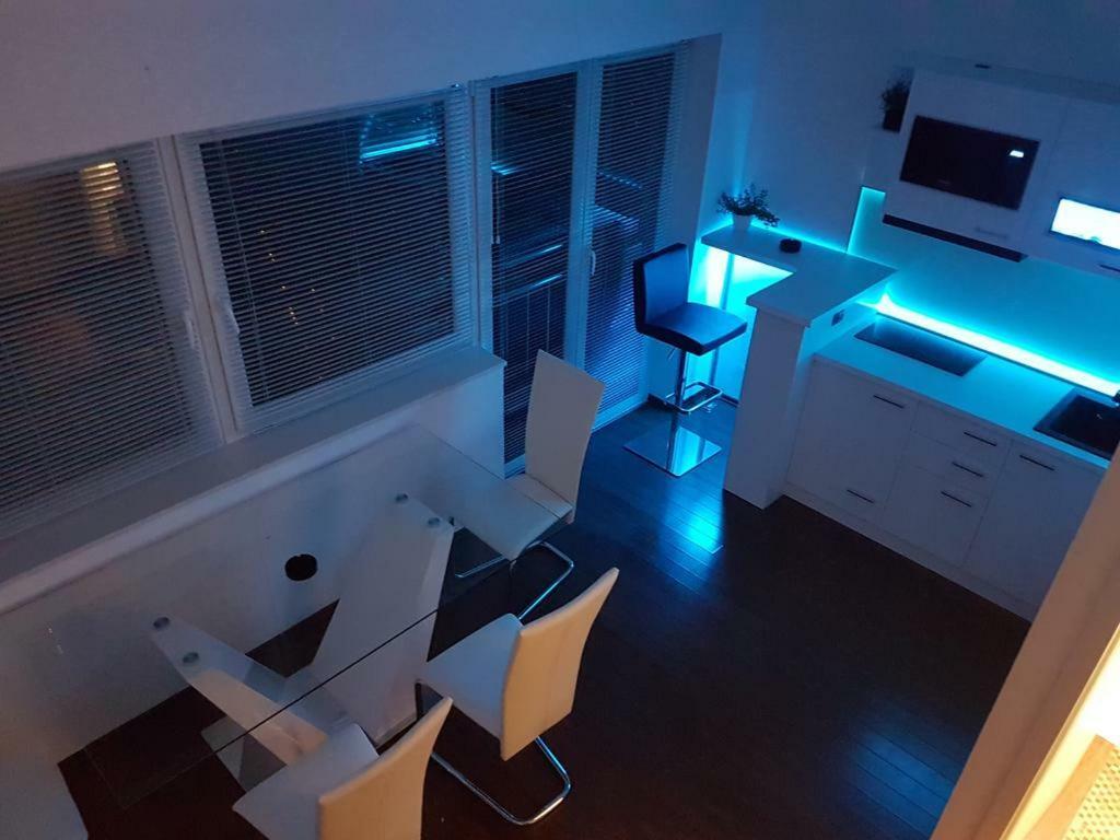 Penthouse Jacuzzi & Pool Apartmants Опатия Екстериор снимка